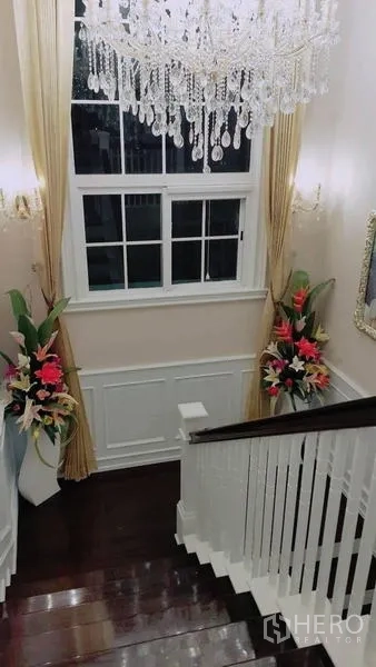 Detached House for rent in Bang Phli, Samut Prakan - Staircase landing with crystal chandelier, window and draped curtains