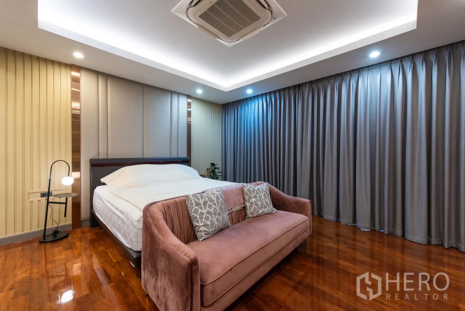 Detached House for sale in Bang Phli, Samut Prakan - Master bedroom with cove lighting, bed, sofa and ceiling cassette air conditioner.