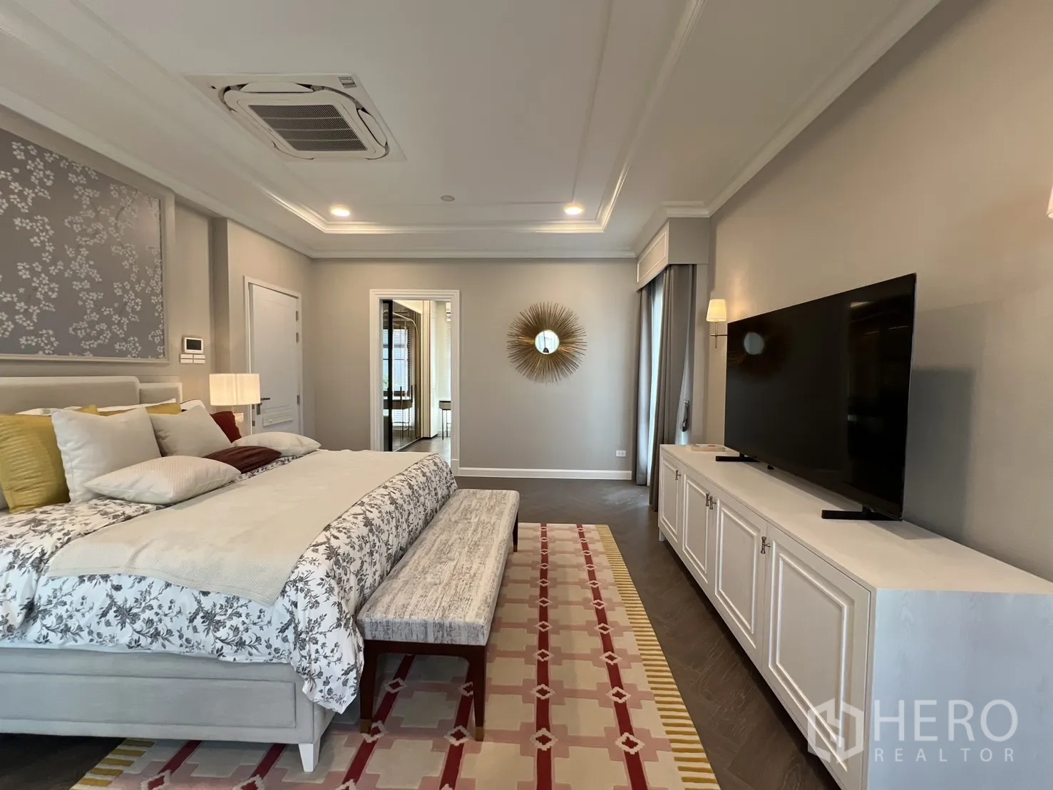 Detached House for rent in Saphan Sung, Bangkok - Primary bedroom facing TV console and walk‑in access.