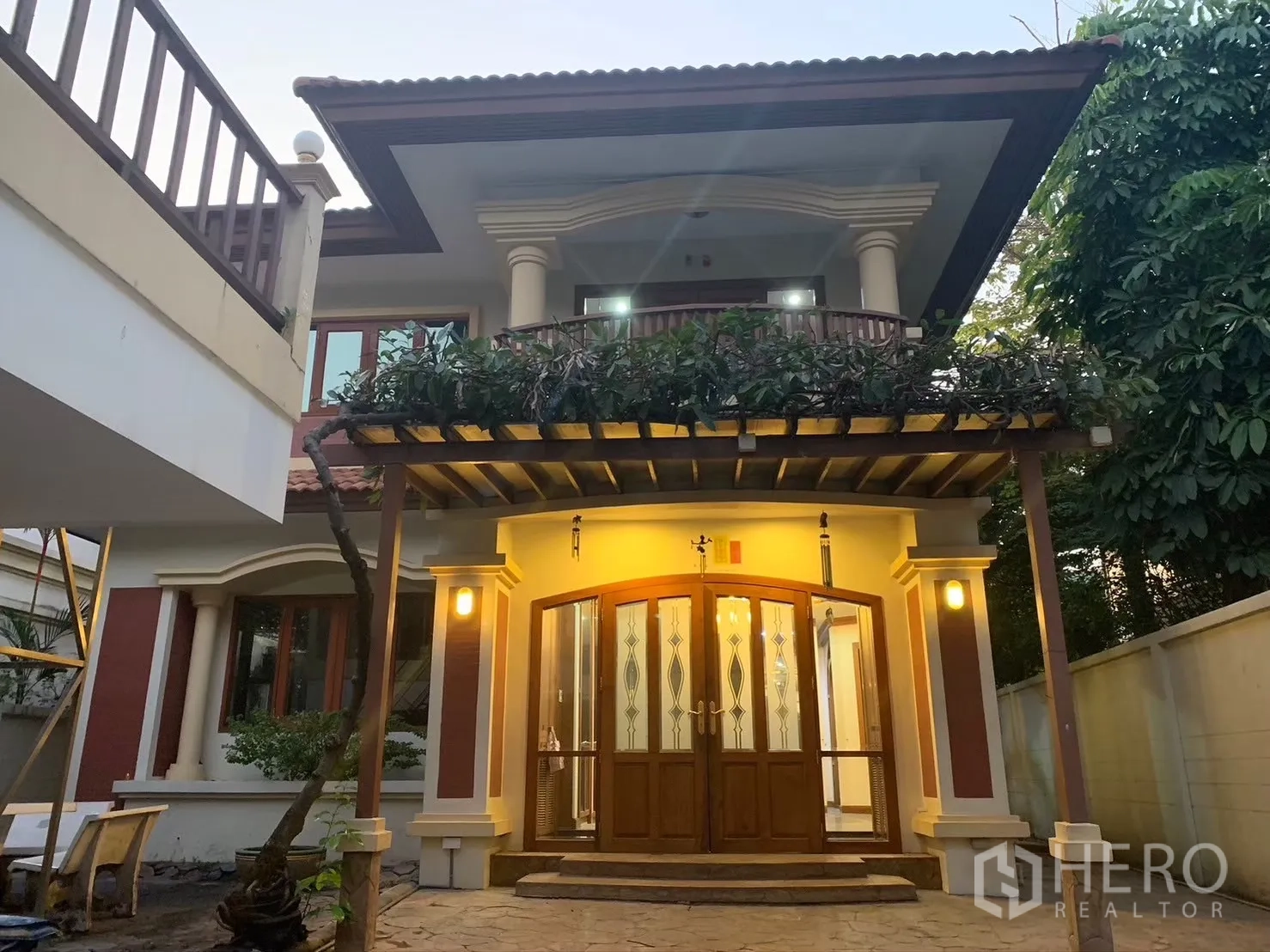 Detached House for rent in Watthana, Bangkok - Two-storey detached house exterior in Ekkamai with balcony, pergola and warm lights.