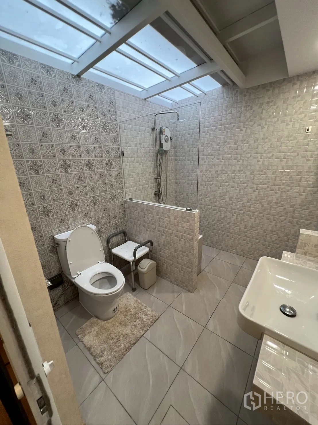 Property Image #20 for property HRE00829
