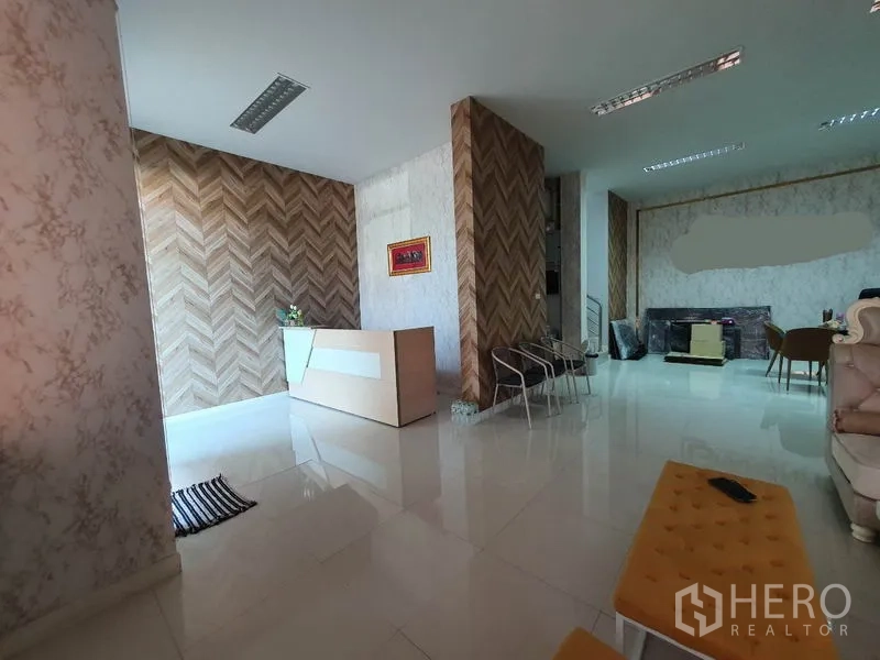 工厂 出售在Lam Luk Ka, Pathum Thani - 小型空调实验/测试室，配不锈钢工作架。