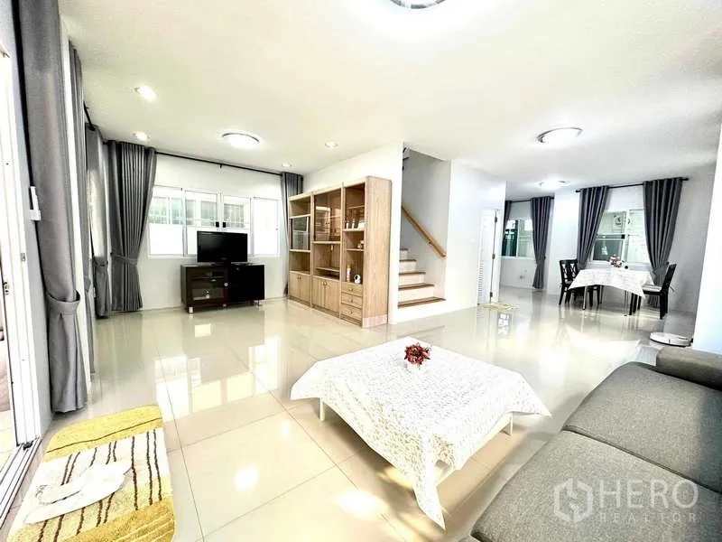 Detached House for rent in Lat Krabang, Bangkok - Open-plan ground floor with lounge, dining area and staircase.