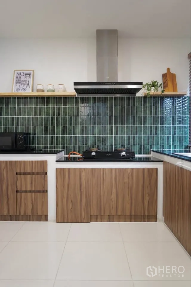 Detached House for rent or sale in Bang Phli, Samut Prakan - Modern L-shaped kitchen with green tiled backsplash, gas hob, and range hood.