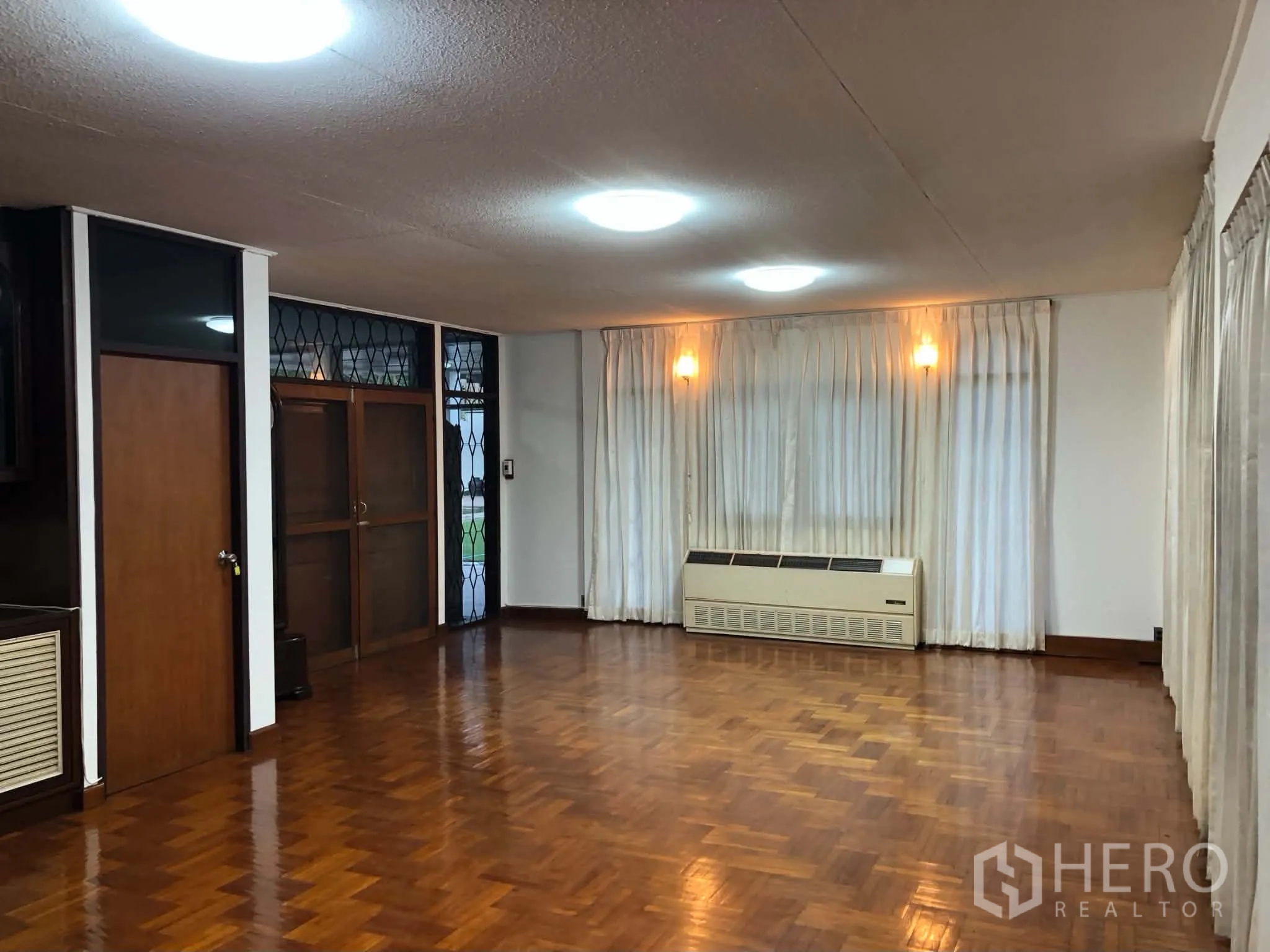 Property Image #8 for property HRE01464