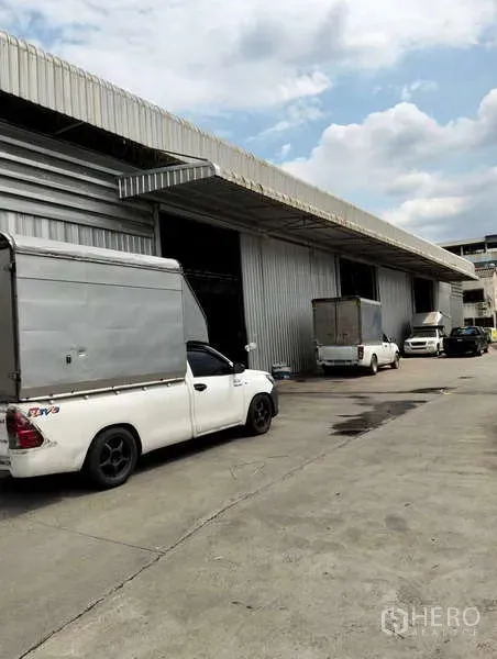 Warehouse for rent in Khlong Sam Wa, Bangkok - Exterior of corrugated metal warehouse in Khlong Sam Wa, Bangkok with loading bays and truck access.