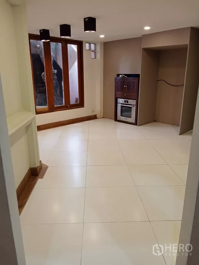 Home Office for rent in Lat Phrao, Bangkok - Compact kitchen area with built-in oven, window and recessed lighting