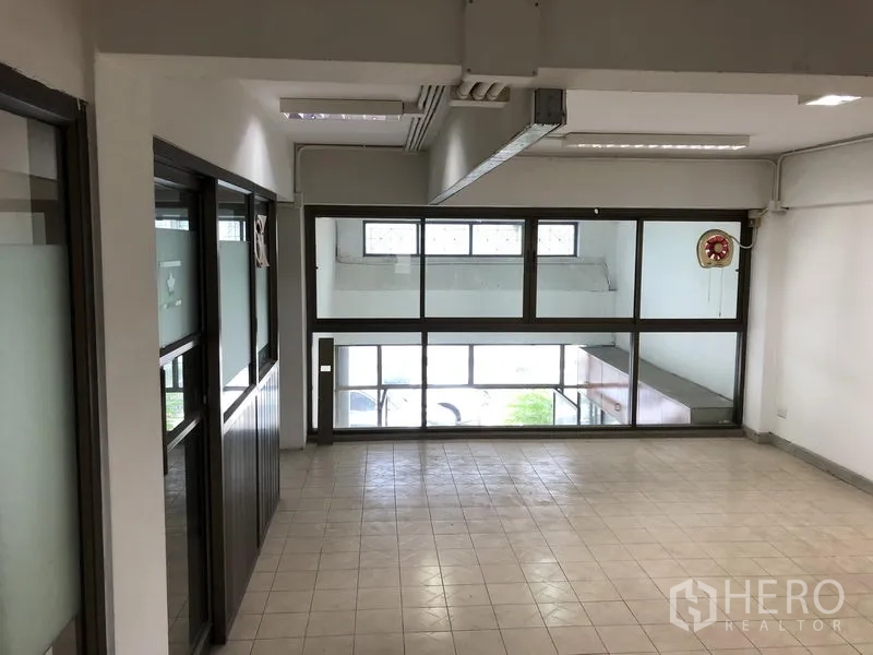 Office Space for rent in Huai Khwang, Bangkok - Bright office room with large windows and glass partitions.