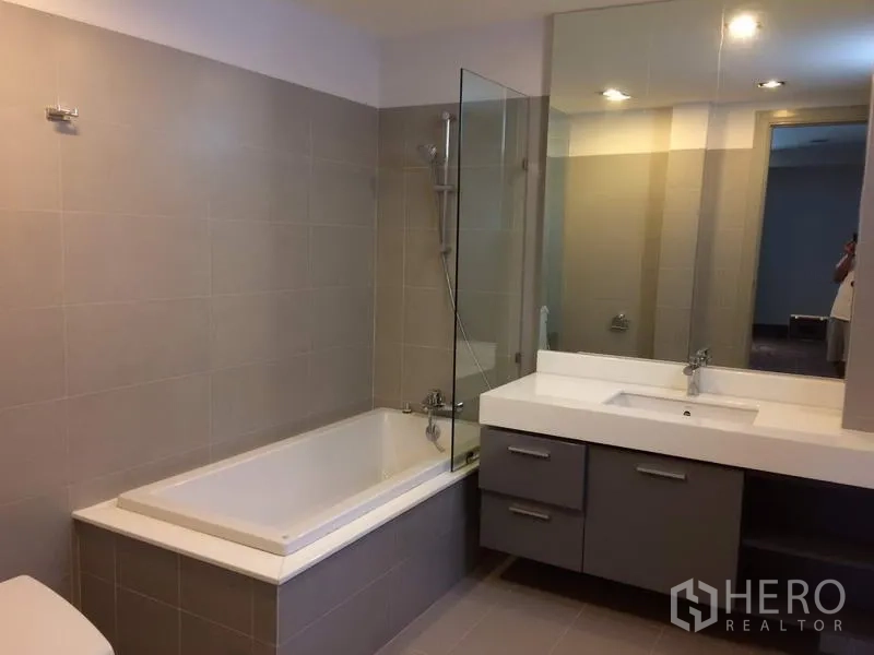 Detached House for rent or sale in Khan Na Yao, Bangkok - Bathroom with bathtub, glass shower screen, wide vanity and mirror