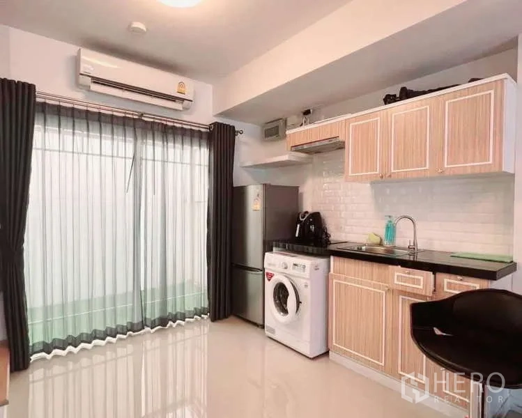 Detached House for rent in Bang Phli, Samut Prakan - Kitchen area with sheer curtains and sliding glass doors opening to the patio.
