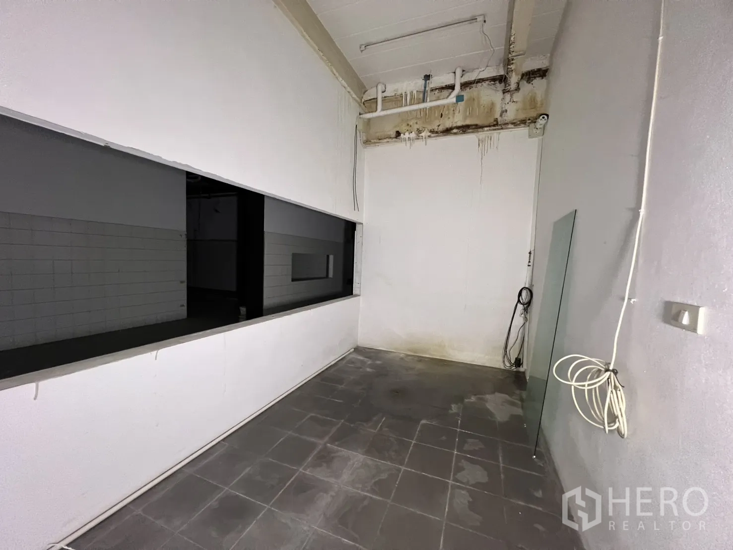 Retail Space for rent in Watthana, Bangkok - Spacious upper level area with black ceiling and paneled walls.