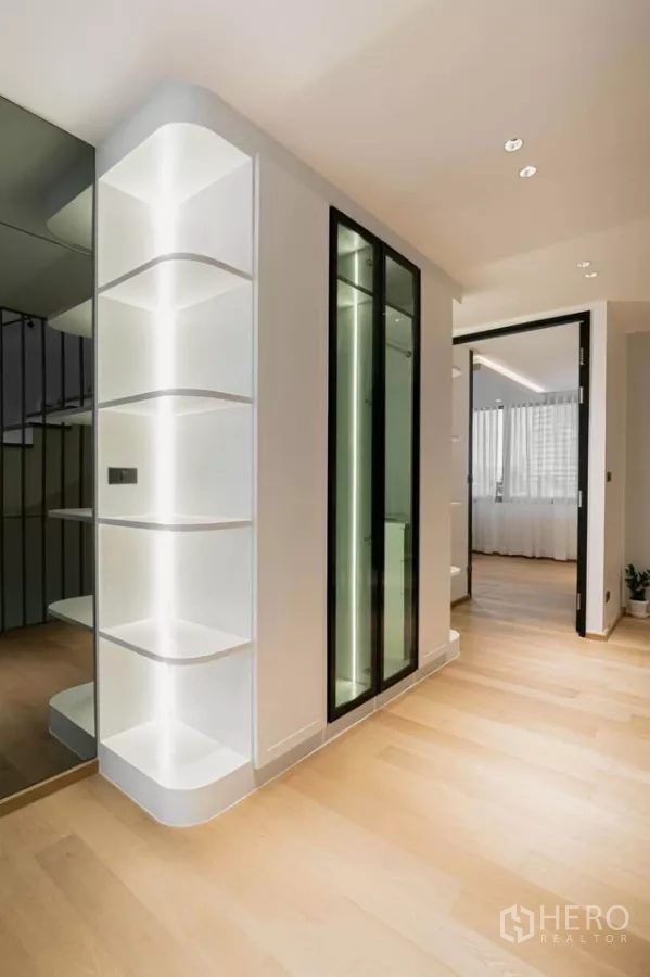 Townhouse for sale in Chatuchak, Bangkok - Close view of curved illuminated shelving at the corridor corner.