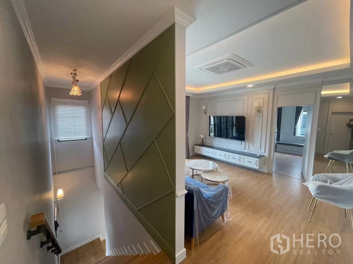 Detached House for rent in Bang Phli, Samut Prakan - Staircase with feature wall beside an upstairs lounge with TV unit.
