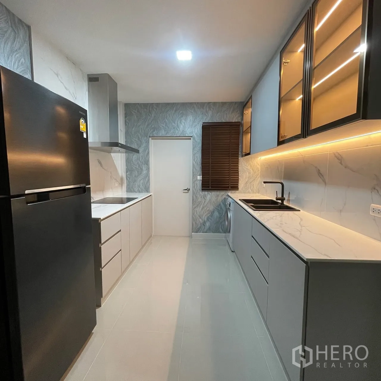 Semi-detached House for rent in Bang Phli, Samut Prakan - Sleek galley kitchen with marble-look countertops, under-cabinet lighting, and full-height cabinetry.