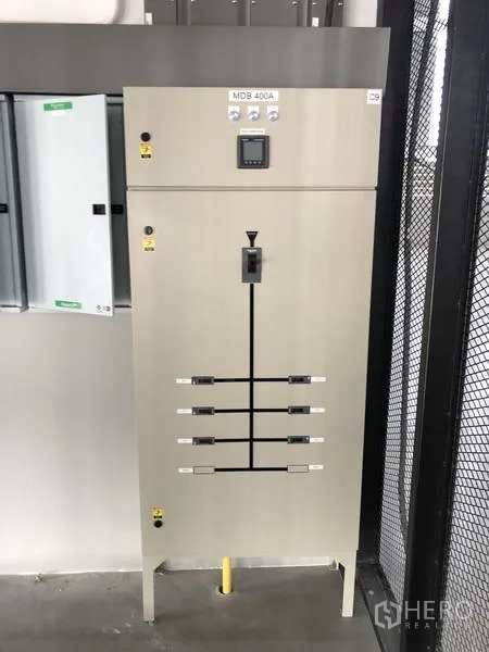 Factory for rent or sale in Samut Prakan - Main distribution board rated 400A inside the factory electrical room.