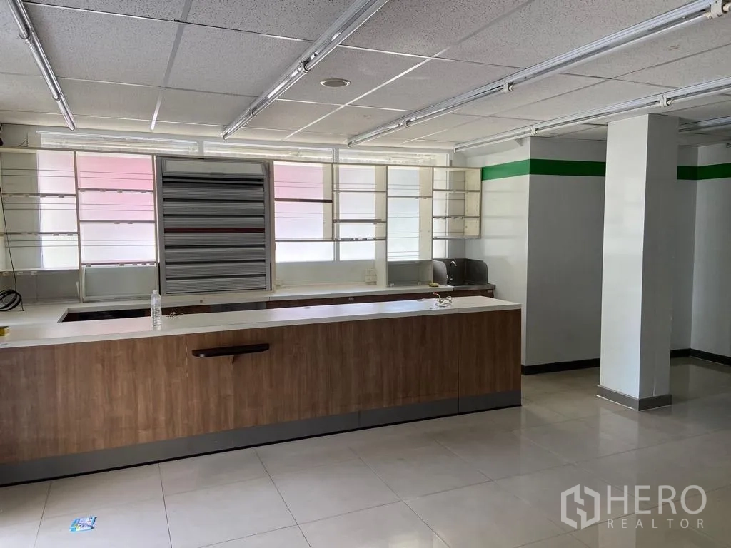 Retail Space for rent in Khlong Toei, Bangkok - Close view of a long wood-front counter beneath louvered windows.