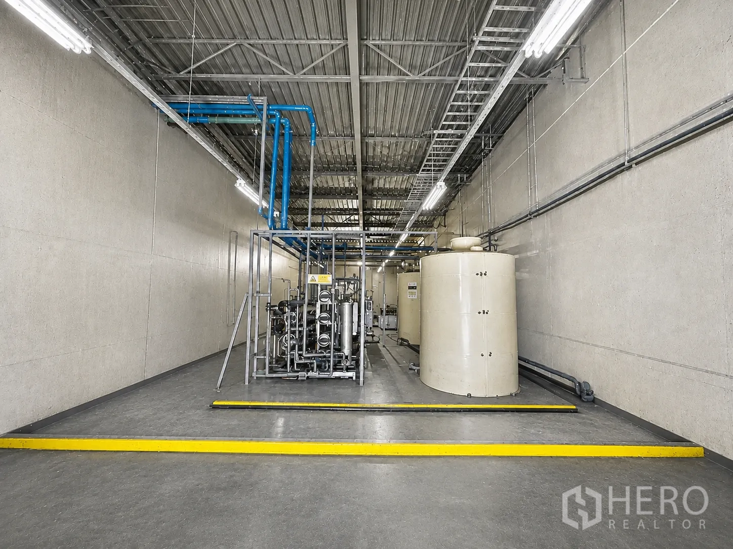 Factory for rent or sale in Wang Noi, Phra Nakhon Si Ayutthaya - Utility room housing tanks, pumps, and overhead piping inside the factory.