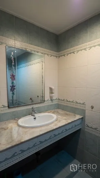 Townhouse for rent in Watthana, Bangkok - Bathroom with marble vanity and large mirror.