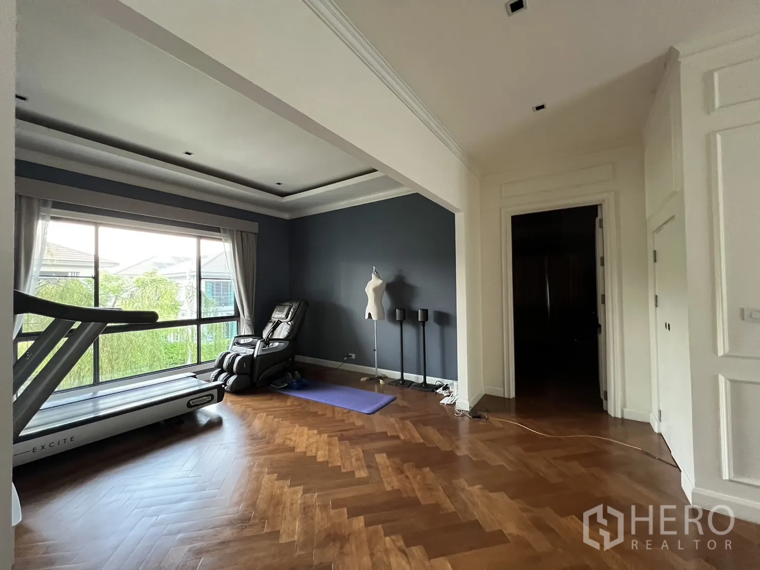 บ้าน ให้เช่าในSuan Luang, Bangkok - ห้องอเนกประสงค์ชั้นบนจัดเป็นยิม มีลู่วิ่งและเก้าอี้นวด