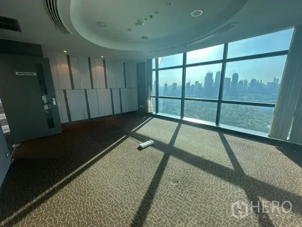 Office Space for rent in Watthana, Bangkok - Corner meeting room with floor-to-ceiling windows and panoramic Bangkok skyline views.