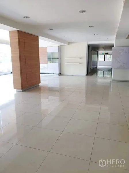 Office Space for rent in Suan Luang, Bangkok - Spacious open-plan office area with glossy tile flooring and built-in wall panels.