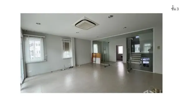 Home Office for rent - Open-plan office floor with glass partitions and a ceiling cassette air-conditioner.