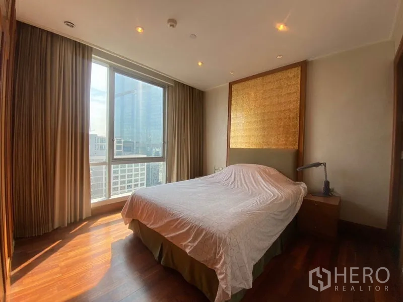 Condominium for rent in Sathon, Bangkok - Guest bedroom with large window, skyline outlook and timber flooring.