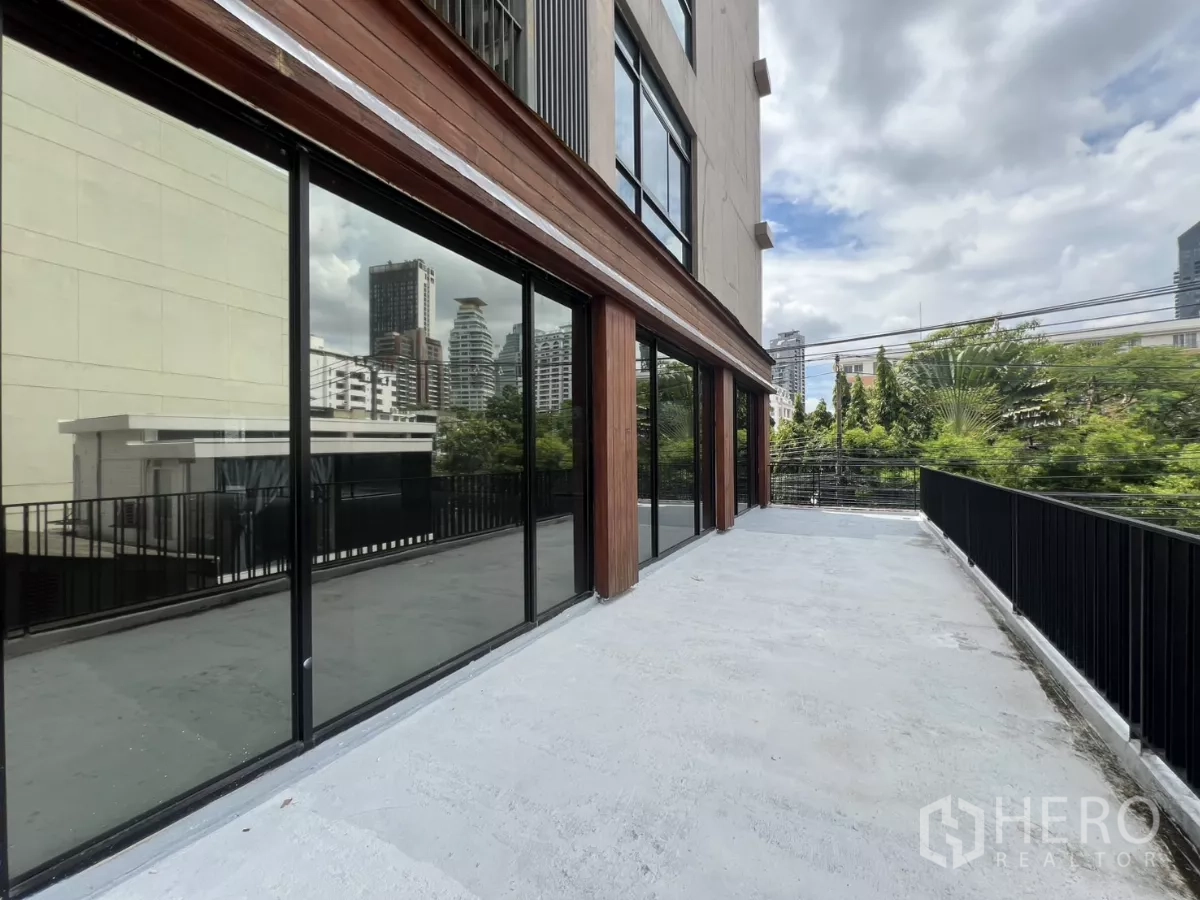Retail Space for rent in Watthana, Bangkok - Expansive private terrace beside a glass façade with city and greenery views