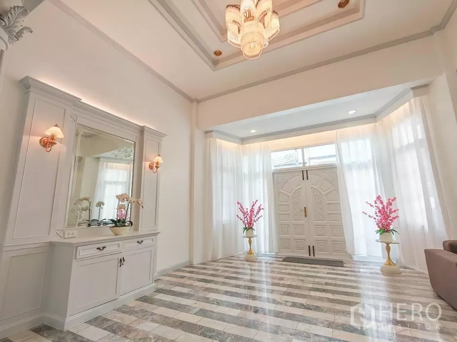 Detached House for rent in Yan Nawa, Bangkok - Bright entry hall with paneled double doors, built‑in cabinet, and tall windows.