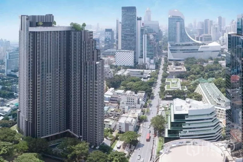 公寓 出租或出售在Pathum Wan, Bangkok - 位于曼谷CBD的现代高层公寓外观航拍