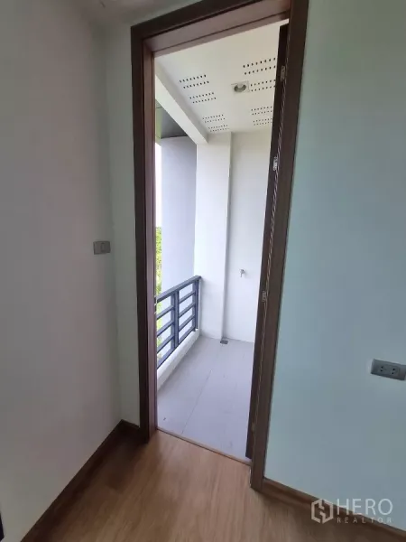 Home Office for rent in Khlong Toei, Bangkok - Doorway opening to a small balcony with metal railing.