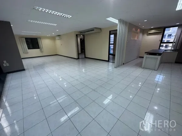 Office Space for rent in Bang Rak, Bangkok - Large open-plan office with glossy tile floors, ceiling lights and separate rooms for meetings.