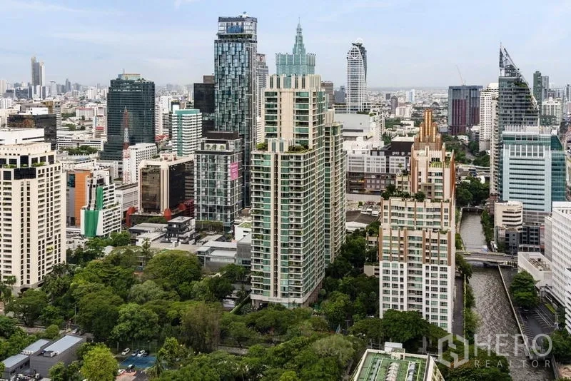 Condominium for sale in Pathum Wan, Bangkok - Daytime view of central Bangkok high-rises and canal from Pathum Wan district.