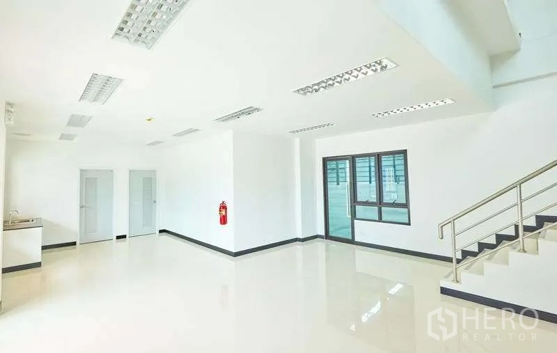 Factory for rent in Bang Phli, Samut Prakan - Bright ground-floor office with windows, staircase and fire extinguisher