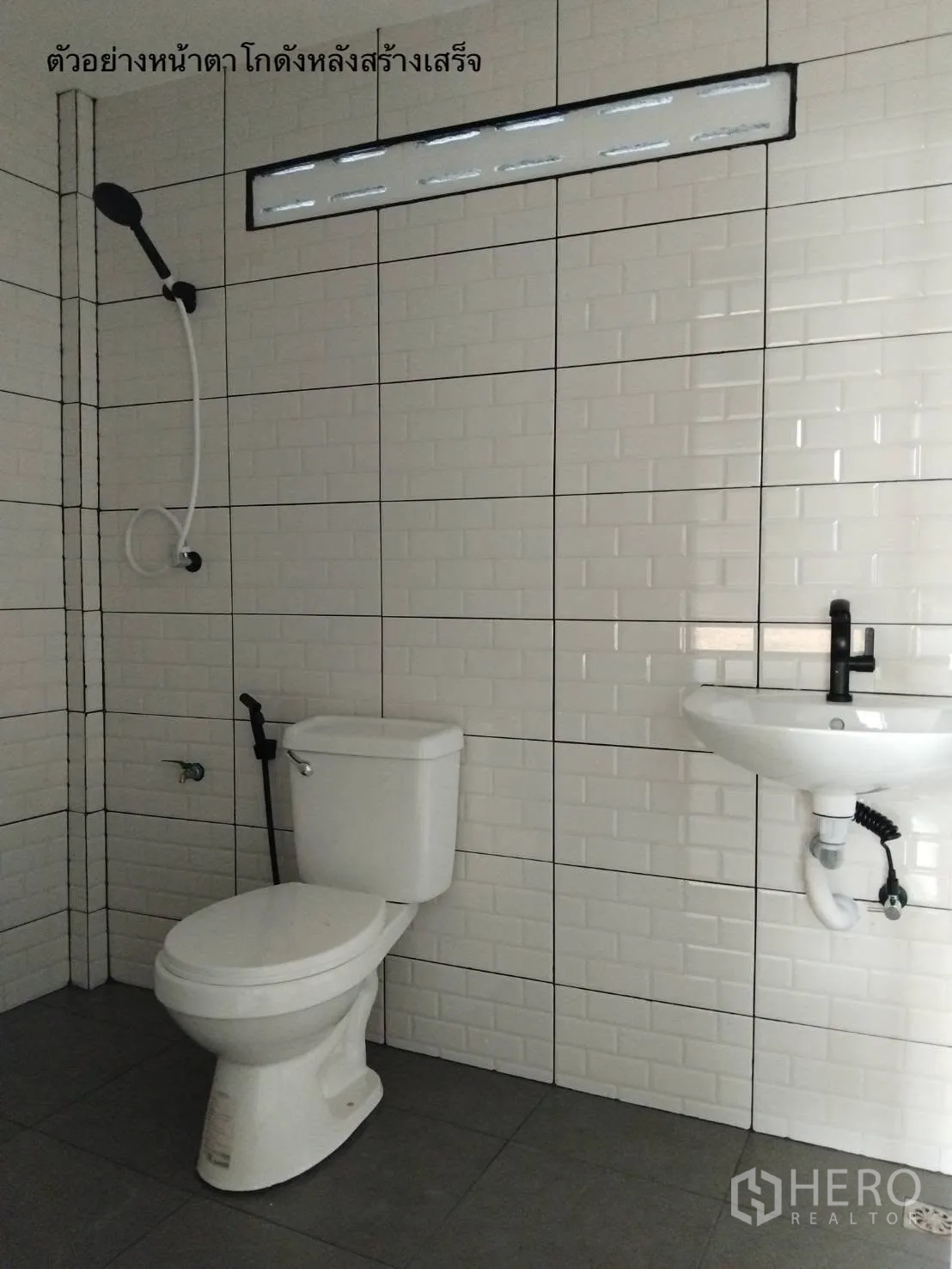 โกดัง for rent in Bang Kapi, Bangkok - ห้องน้ำปูกระเบื้องพร้อมโถสุขภัณฑ์ อ่างล้างหน้า และฝักบัว