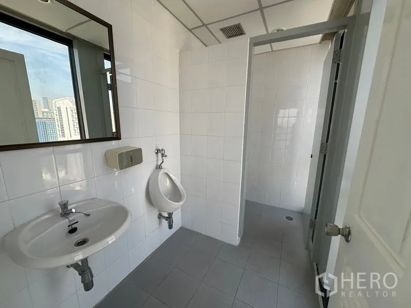 Office Space for rent in Bang Rak, Bangkok - Men’s restroom with sink, mirror, urinal and a separate cubicle.