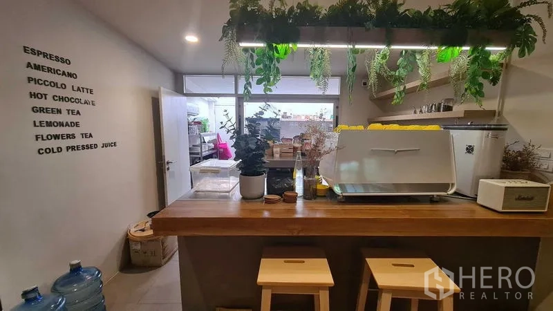 Detached House for rent in Watthana, Bangkok - Cafe-style bar counter with espresso machine and hanging plants.
