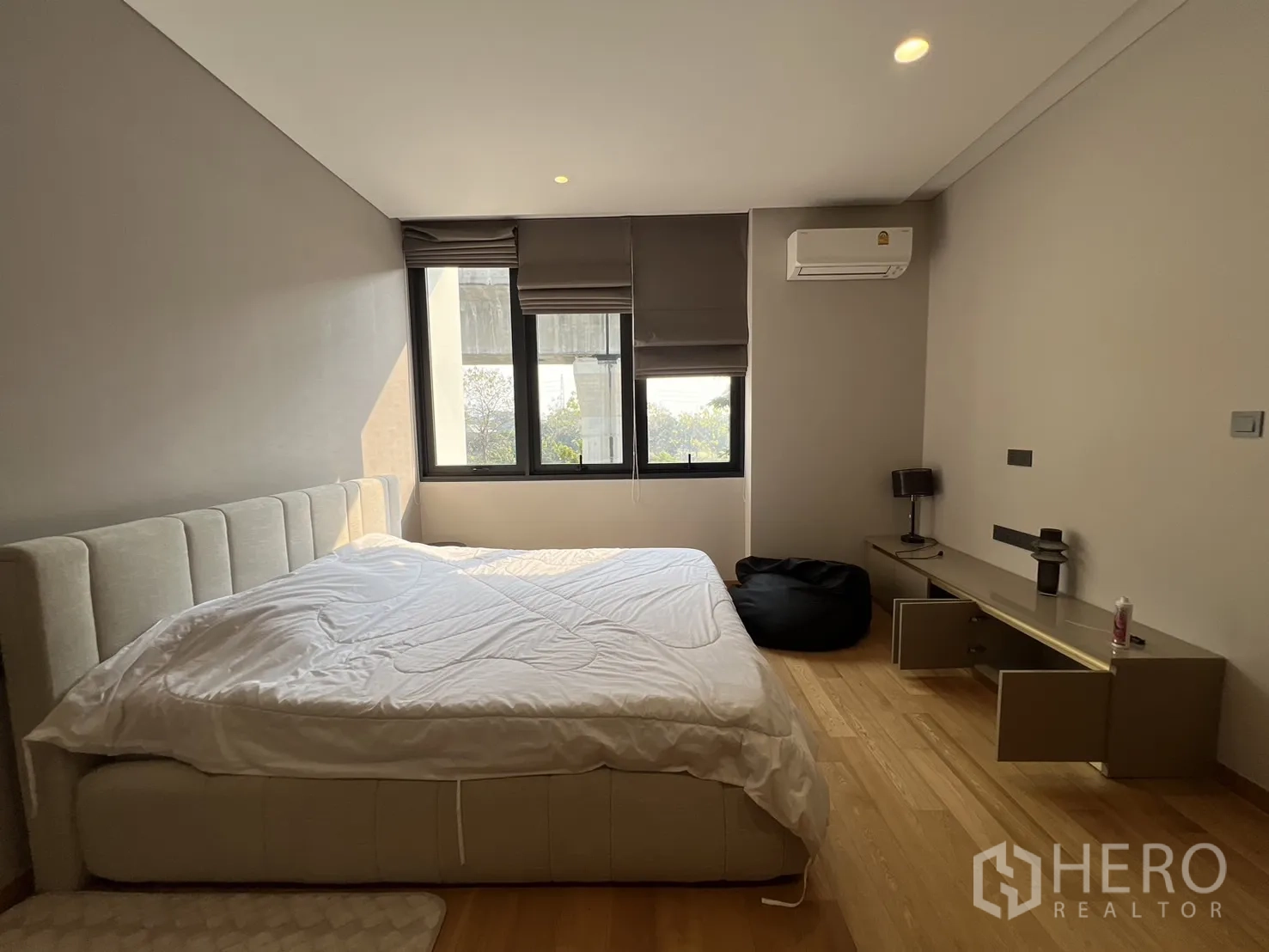 Detached House for rent in Suan Luang, Bangkok - Guest bedroom with upholstered bed, low cabinet and AC.