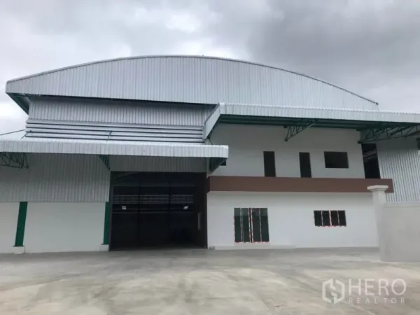 Factory for rent or sale in Mueang Samut Sakhon, Samut Sakhon - Modern factory exterior with high gable roof and wide entry in Mueang Samut Sakhon.