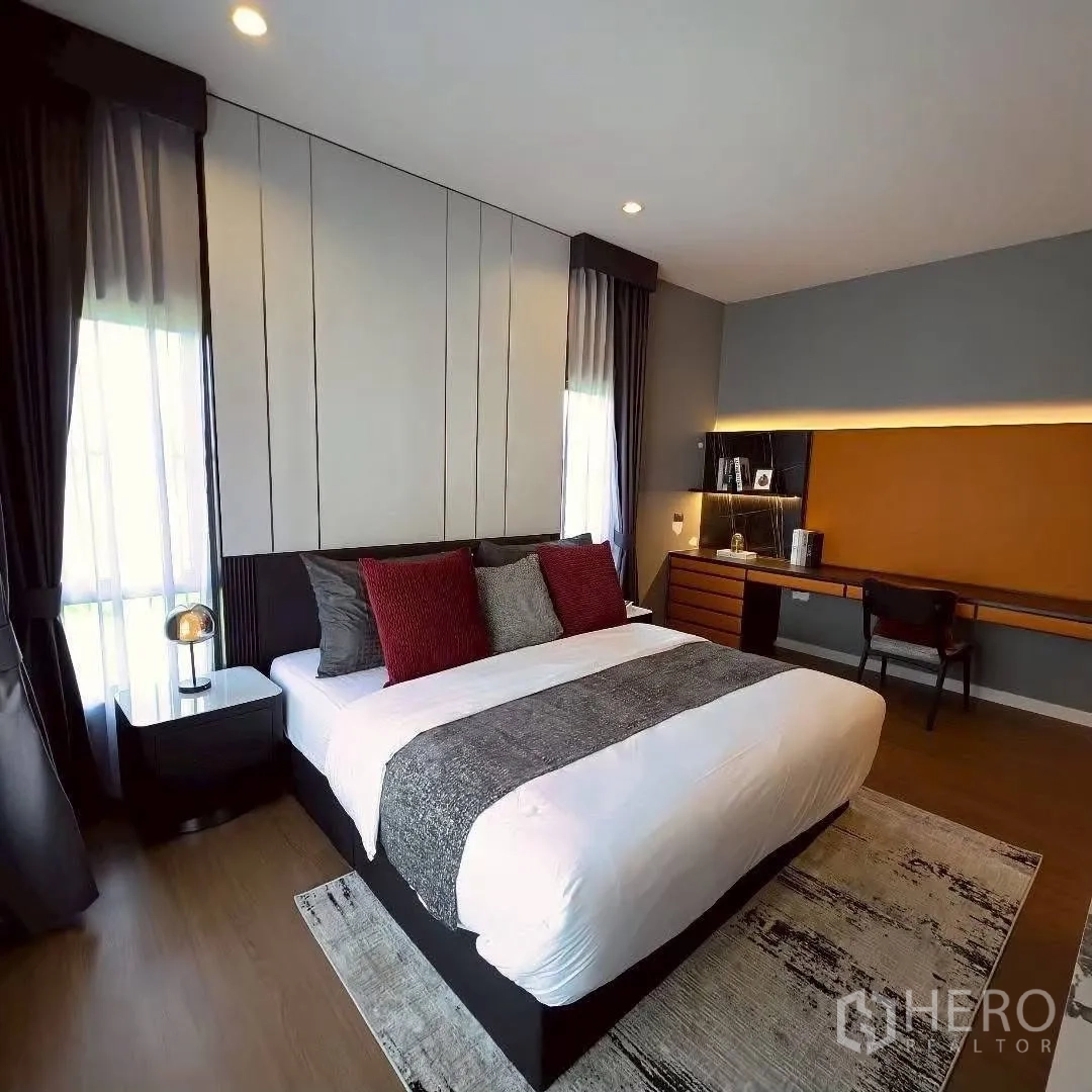 Detached House for rent in Bang Phli, Samut Prakan - Bedroom with king bed, long built-in desk, and ambient lighting.