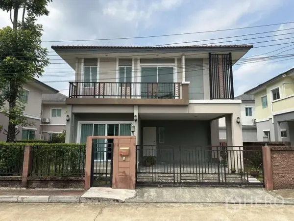 Detached House for sale in Sai Mai, Bangkok - Two-storey detached house in Sai Mai with balcony, gate and covered carport.