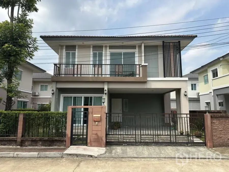 Detached House for sale in Sai Mai, Bangkok - Two-storey detached house in Sai Mai with balcony, gate and covered carport.