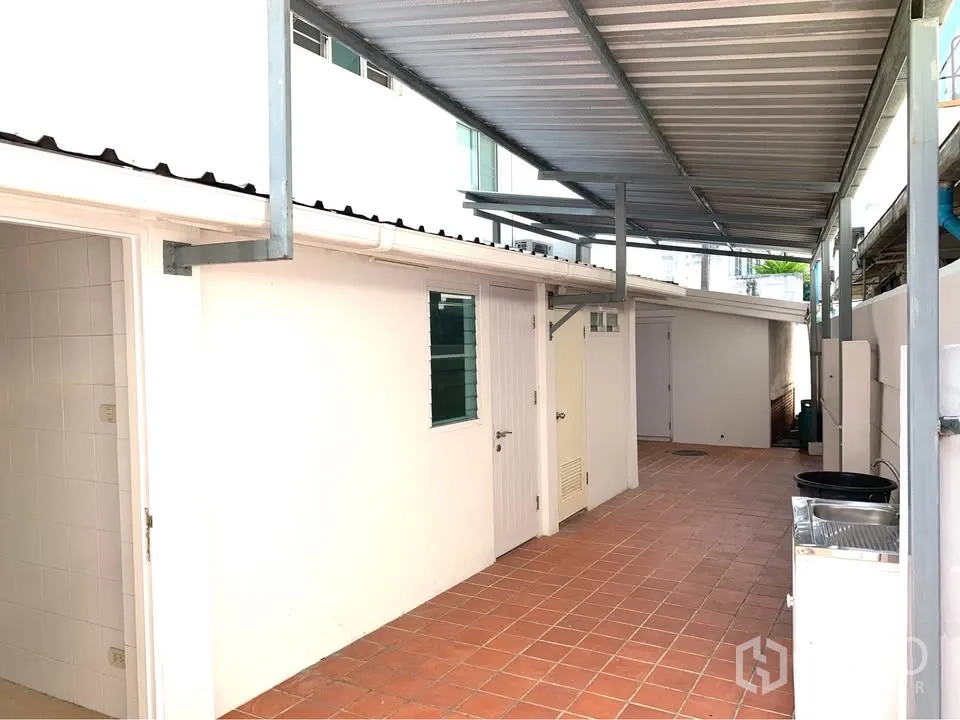 Property Image #2 for property HRE01512