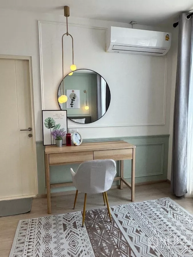 Townhouse for rent in Bang Phli, Samut Prakan - Bedroom workstation with round mirror, pendant light and air conditioner.