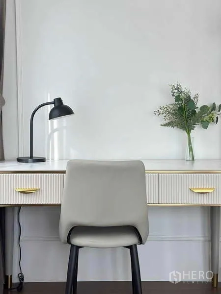 Detached House for rent or sale in Bang Phli, Samut Prakan - Home office nook with white ribbed desk, task lamp and neutral chair.