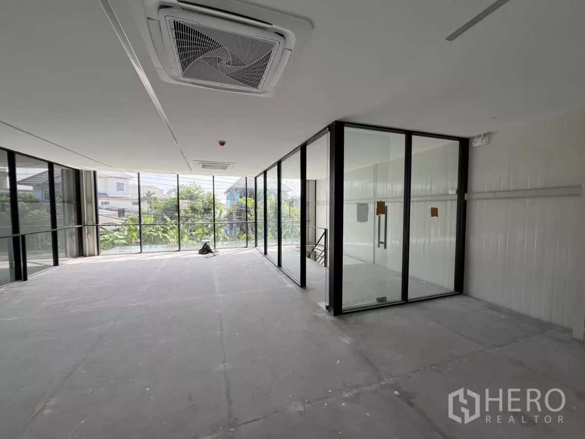 Warehouse for rent in Bang Na, Bangkok - Expansive upper floor overlooking warehouse through full-height internal glass.