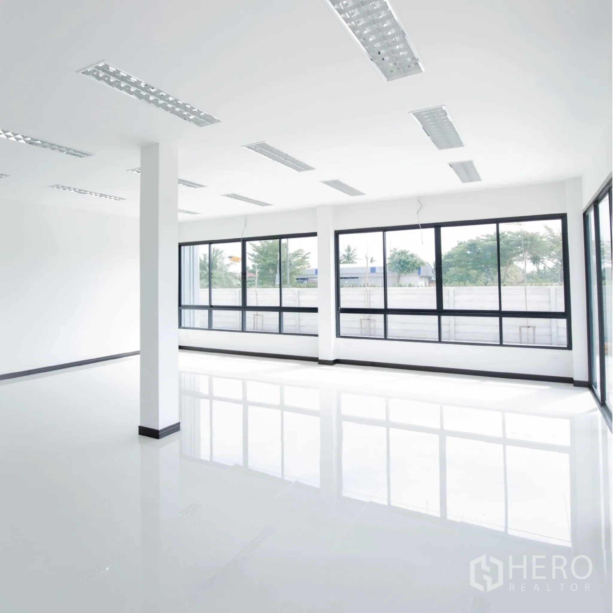 Factory for rent or sale in Bang Len, Nakhon Pathom - Open-plan office space with wide windows and reflective white flooring.