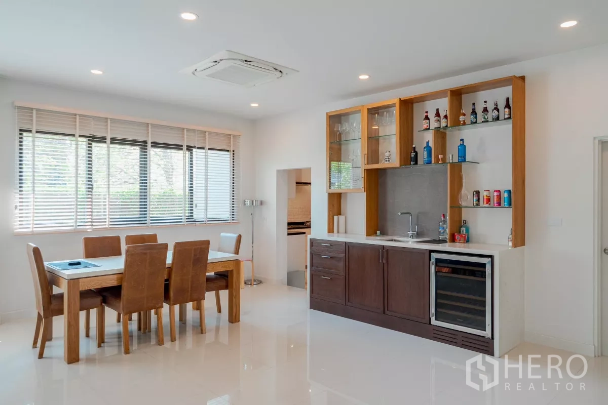Detached House for sale in Saphan Sung, Bangkok - Dining zone beside a dry pantry with wine fridge and display shelving.