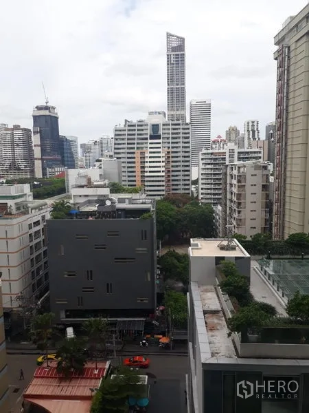Condominium for rent in Watthana, Bangkok - High‑rise city skyline view over central Sukhumvit from the condominium.