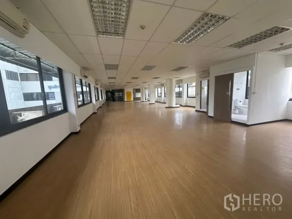 Office Space for rent in Bang Rak, Bangkok - Long flexible office floor plate with windows on both sides and access to a meeting room.